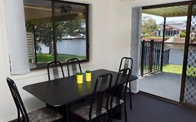 Lake House On Elouera